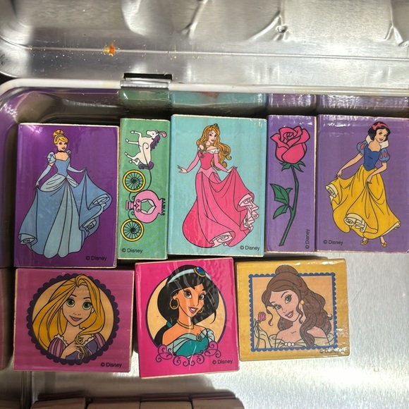 The tin box company, disneys  princess metal tin box with vintage stamps . - Picture 7 of 14